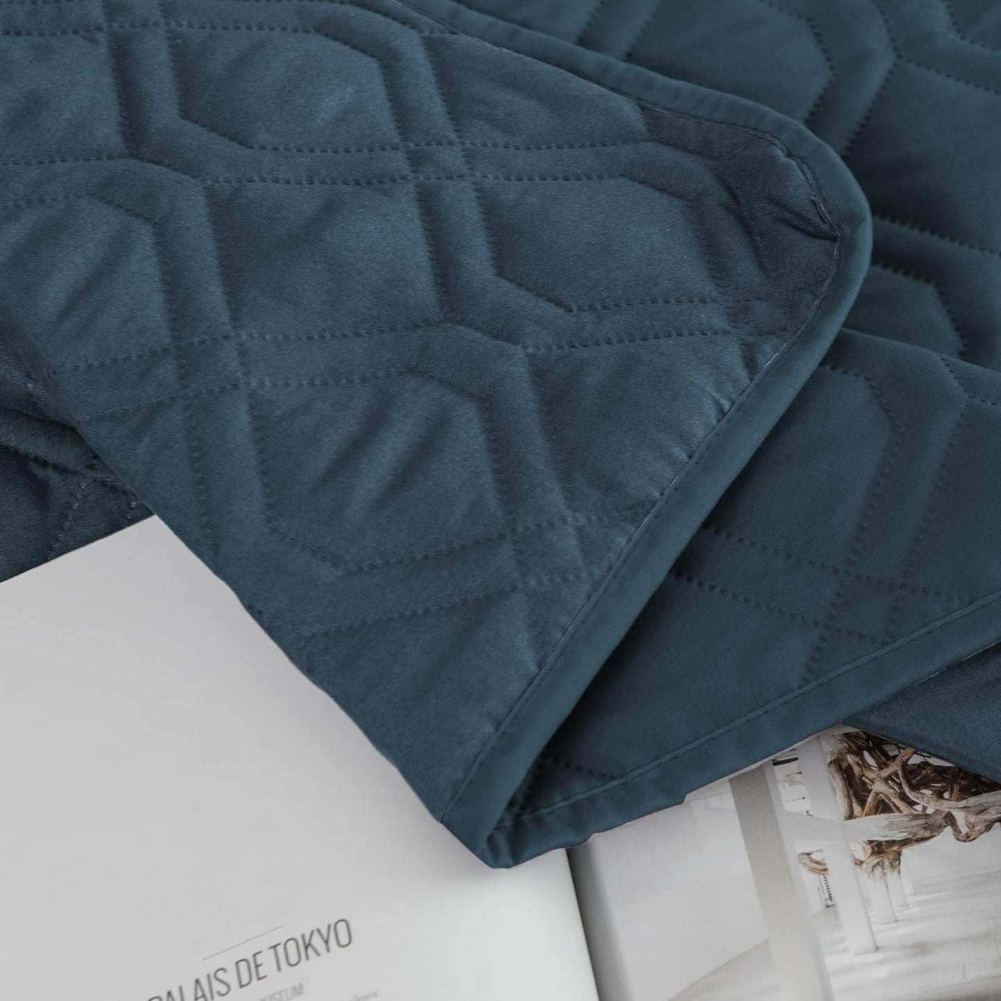 Ameritex Waterproof Blanket Reversible Dog Bed Cover Pet Blanket for Furniture Bed Couch Sofa